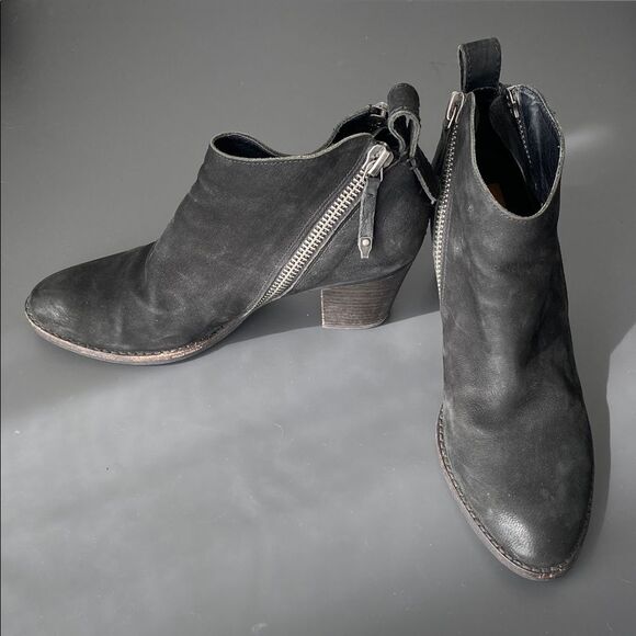 Dolce Vita Shoes - dolce vita Black Leather Ankle Heeled Boots Diagonal Zipper Design Sz 8 Chic